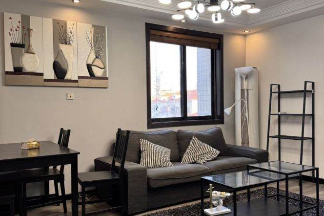 Good compound 2Br Apt +balcony + heating /Chang Ping metro L7 / 11K