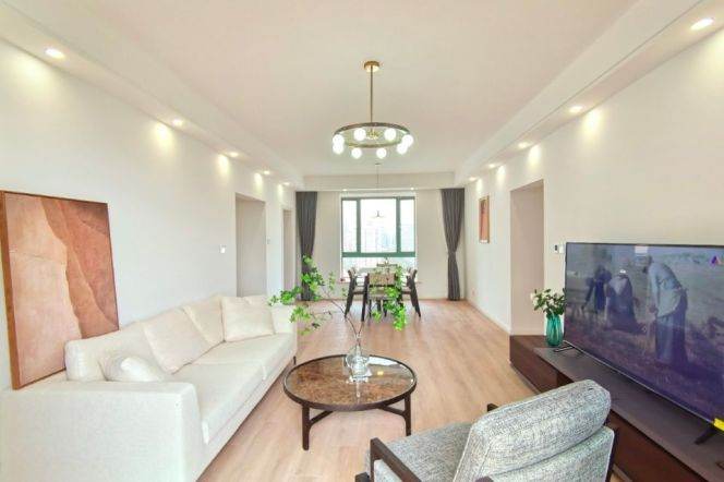 Sunlit 3BR 2BA High-Floor Residence nr Century Avenue Station