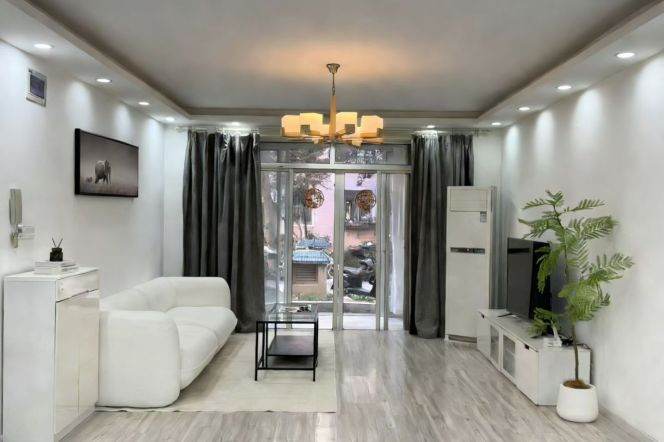 Spacious 2Br/2Lr/1Bt Close to L11/13 Longde Re Station 