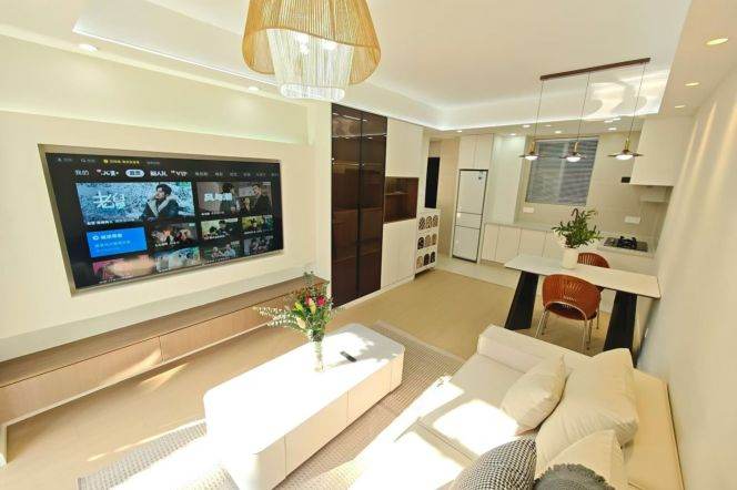 Newly Renovated Sunny 1Br/2Lr/1Bt+Lovely Yard Close to L2/15 Loushanguan Rd Station 