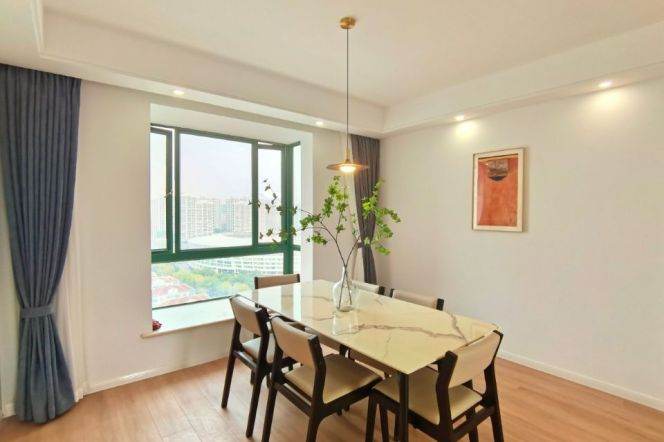 Sunlit 3BR 2BA High-Floor Residence nr Century Avenue Station
