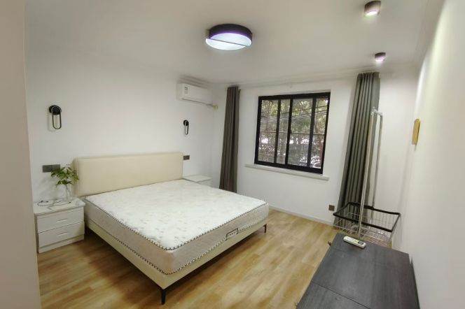 Spacious 1Br/2Lrs/1Bt apt nr Jiangsu rd,M2/11