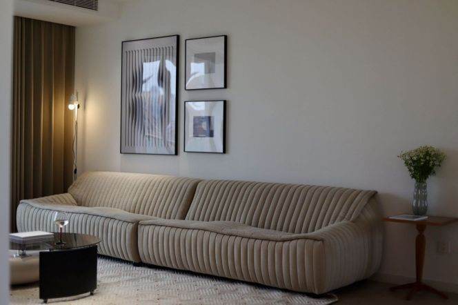 Spacious and bright 3Br/2bt@Xujiahui center 153sqm with parking spot