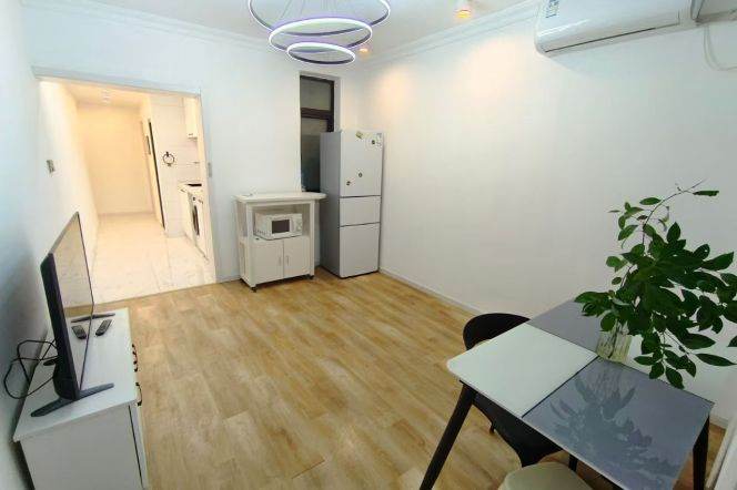 Spacious 1Br/2Lrs/1Bt apt nr Jiangsu rd,M2/11