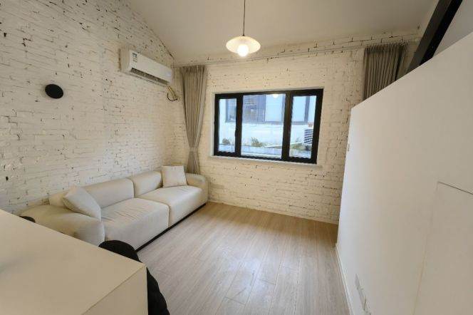 South Shanxi Rd Station 2+1Br with Terrace Line1/10/12