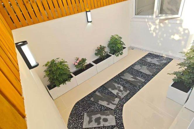 Newly Renovated Sunny 1Br/2Lr/1Bt+Lovely Yard Close to L2/15 Loushanguan Rd Station 