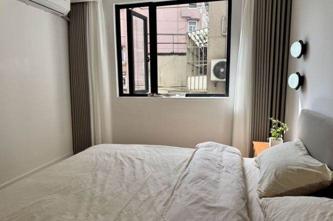 Modern 1BR Apt / Zhong Shan Park /Sapcious 1Br +floor heating + elevator 10.5K