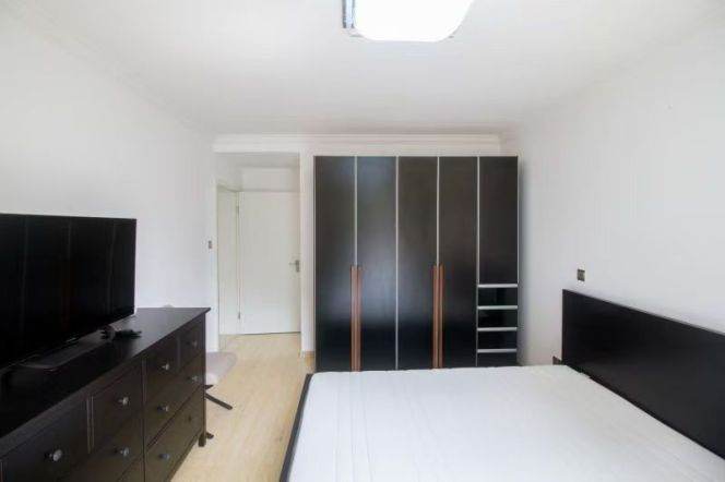 Decent 3br/2bt Flat with open Balcony in Wukang Road