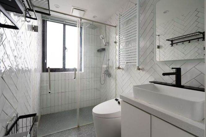 Wutong District, close to Xintiandi Revival Park. 2-bedroom, 2-bathroom. Monthly rent: 21.3K