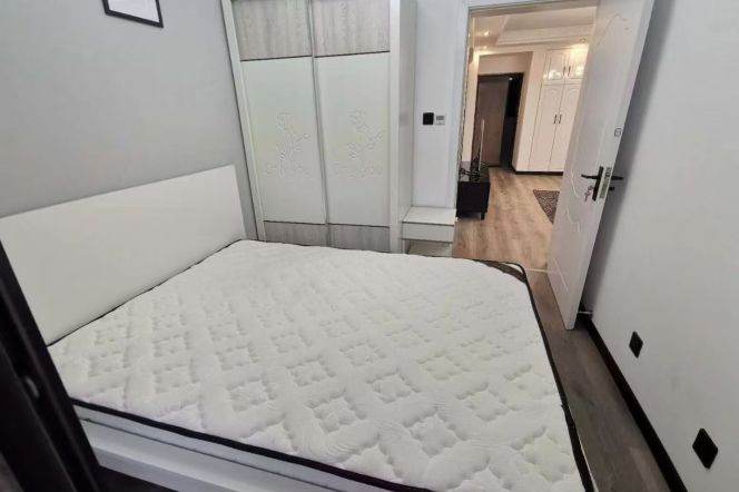 Nice compound 2Brs/1Lr/1Bt apt nr Changping rd,M7/13