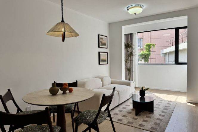 Modern 1BR Apt / Zhong Shan Park /Sapcious 1Br +floor heating + elevator 10.5K