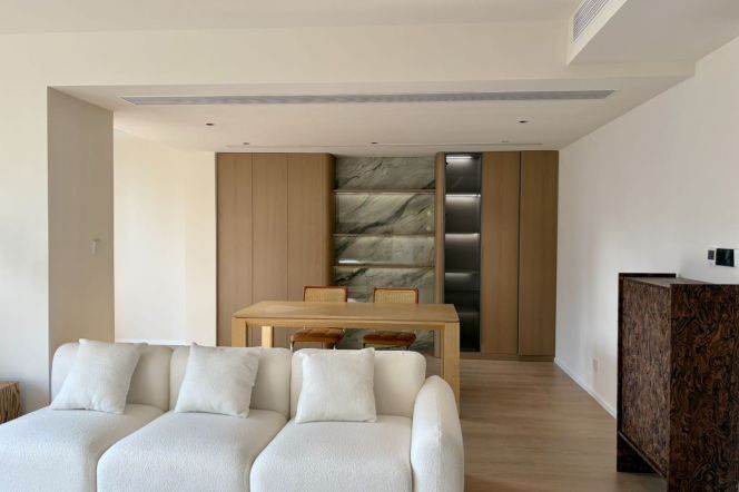 Bund summit spacious 1br@xiaonanmen 165sqm quality design walk in colset