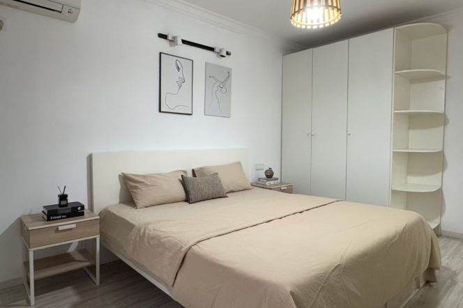 Spacious 2Br/2Lr/1Bt Close to L11/13 Longde Re Station 