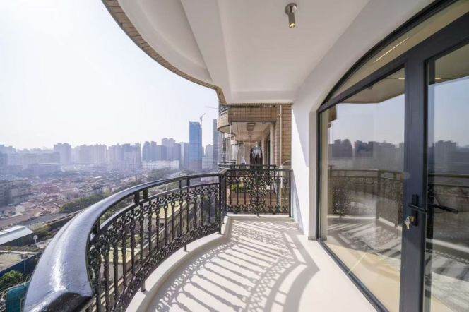 brand new big 2brs floor heating big open balcony near Yuyuan garden line 10,14 only 23.5K