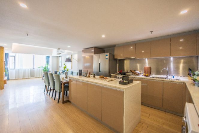 Elevator 2BR Service Apt | Short Lease | Near Jiangsu Rd Metro (Line 2/11) & Jiaotong University