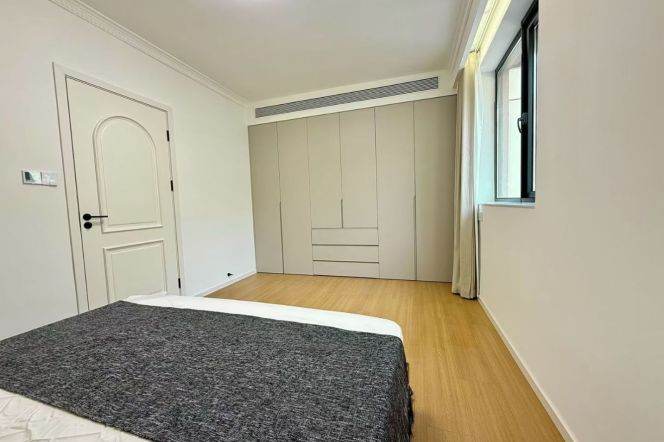 Elevator Spacious 1Br/2Lr/1Bt Close to L2/15 Loushanguan Rd Metro Station