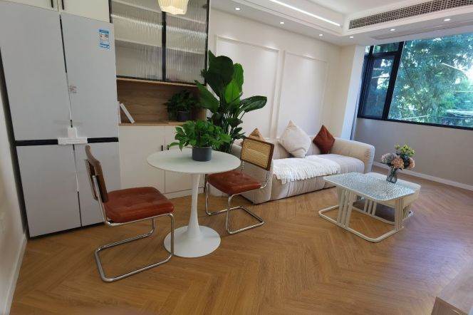 charming bright real 1br 1lr Nr L10 songyuan rd sta