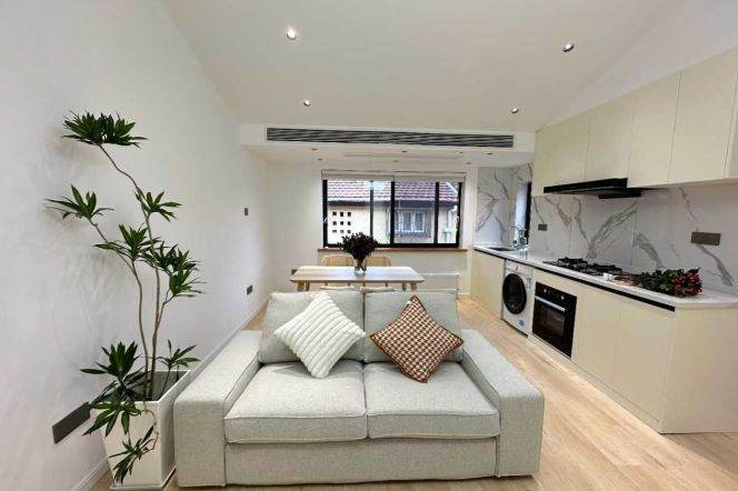 11.8k Clean 2Br with wall heating Nr Changshu Rd.line1/7