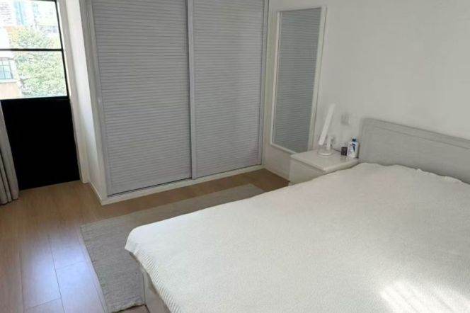 Open balcony one bedroom Apt+heating+oven@Changshu Rd