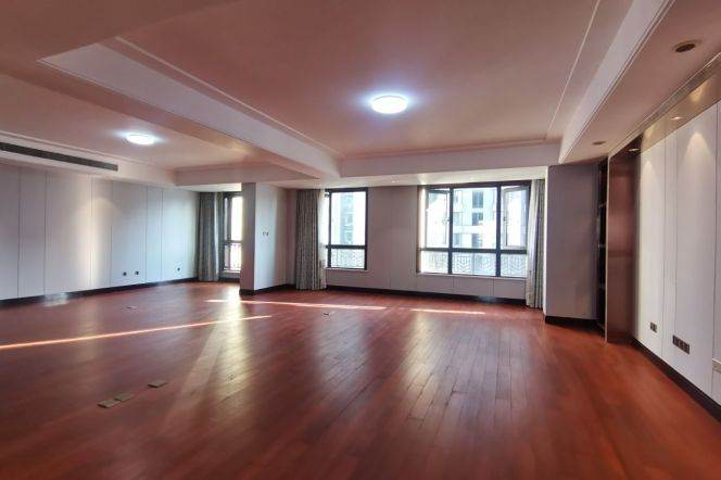 New condition Xintiandi 360sqm big flat,floor heating