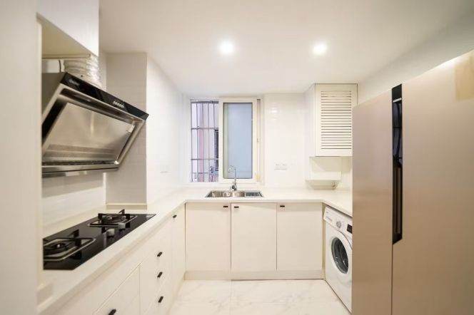 Full furnished 1br/90sqm & elevator@ Changping Rd & Line 7