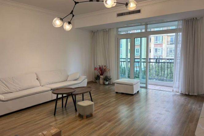 Lift 3br/2bt Apt with open Balcony close to Laowai Street