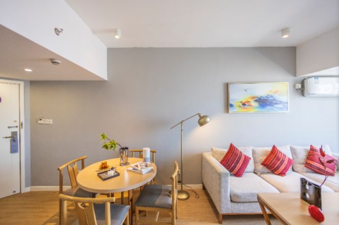 Elevator 1BR Service Apt | Short Lease | Near Jiangsu Rd Metro (Line 2/11) & Jiaotong University