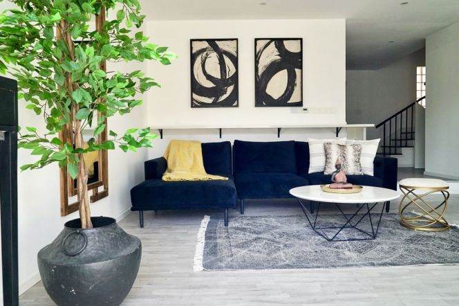 Spacious and bright 4Br/3bt@hanzhong rd nr west nanjing rd 200sqm 