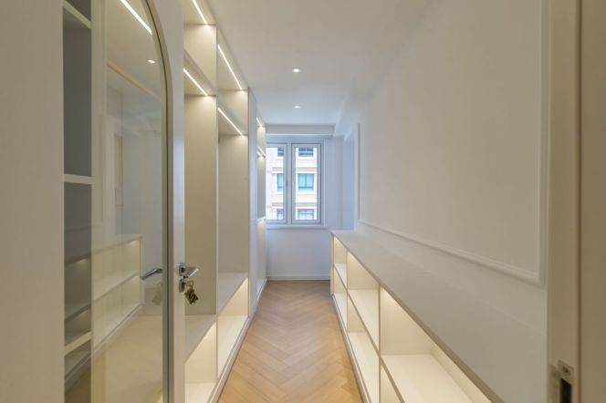 modern big 3brs floor heating near line 8,9 Xintiandi only 17K 