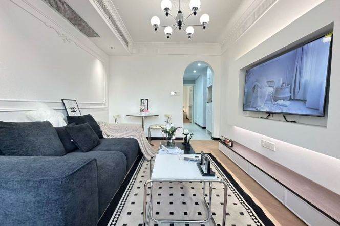 Newly Renovated 1Br/2Lr/1Bt@L2/11 Jiangsu Rd Station 