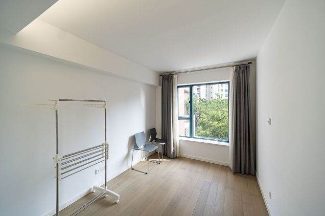 The Courtyards Spacious 3Br/2bt@Zhenning rd 3F 136sqm with open balcony 