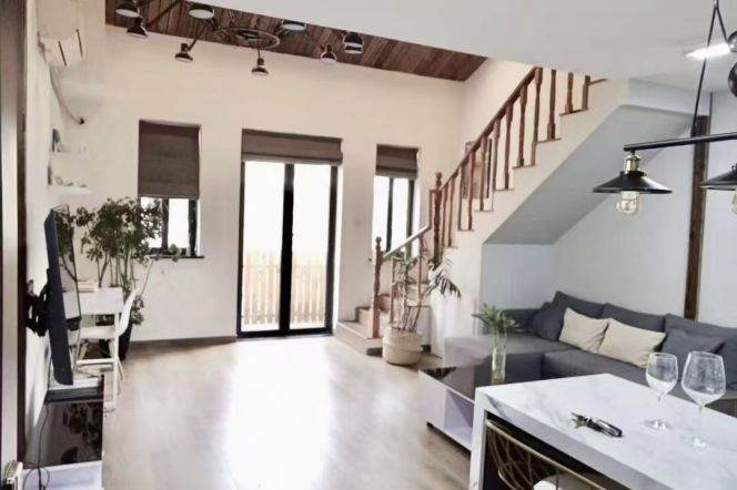 Modern 1/2Living & private terrace/loft @Jing'An temple & Line 2/7/14