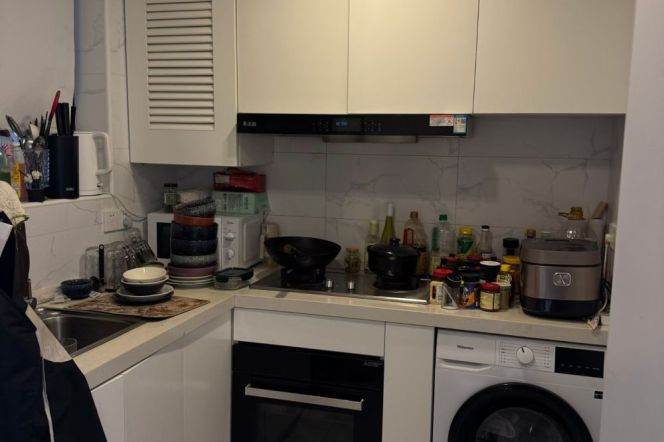 Spacious 1Br/1Lr/1Bt apt nr Hengshan rd,M1/9/11
