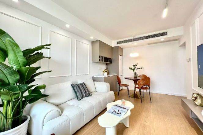 Modern 1br/2living & elevator/oven @Wuding Rd & Line 2/11/14 