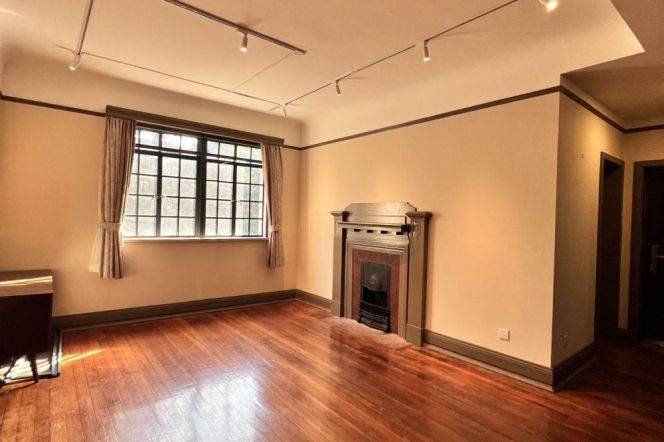 Old apartment 2br+1@wukang rd nr shanghai library 120sqm 