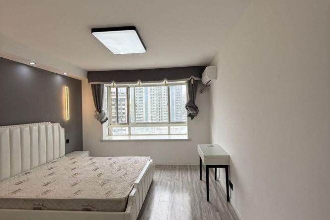 Spacious 3 br (150sqm) 5 mins walking to L8/9 LuJiaBang Rd st. near LaoXiMen