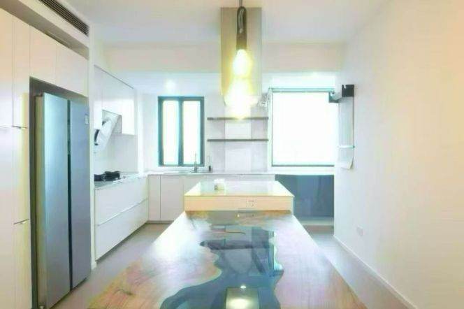 3 Brs, 2 Baths with Open balcony, 180 sqm @ Loushanguan metro L2