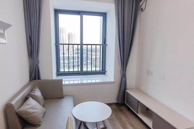 Cozy 1br with good price 2 mins walking to Metro stop. 3 stops to NYU shanghai