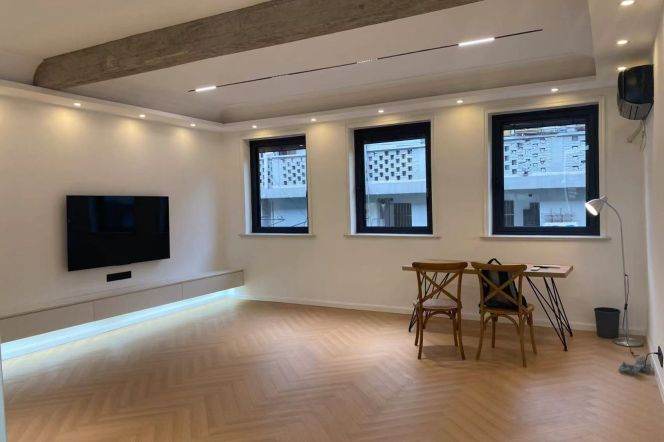 Spacious 1Br w. wall heating Huaihai M Rd