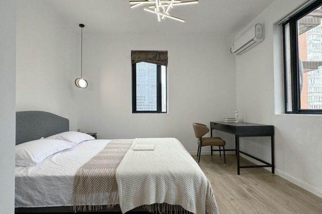 Modern 2 br in Jing'an .easy to L 7 ChangPing Rd st.