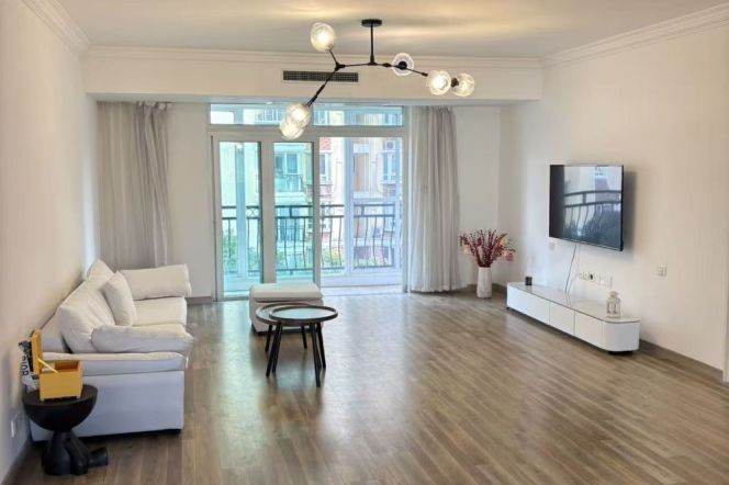 Lift 3br/2bt Apt with open Balcony close to Laowai Street