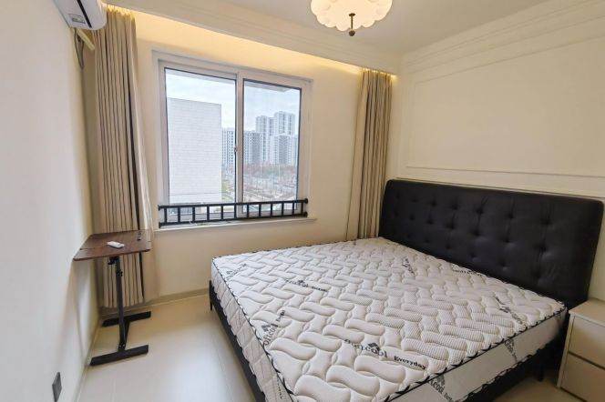 Good price 3 br near NYU Shanghai, easy to L 8 LingZhaoXinCun St.