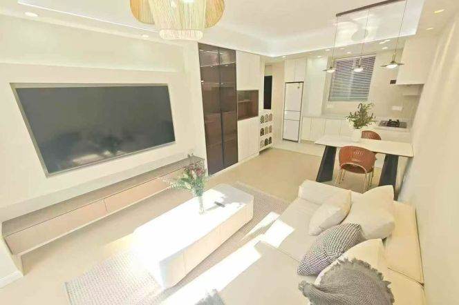 Sunny bright real 1br 1lr Nr L2/15 loushanguan rd sta