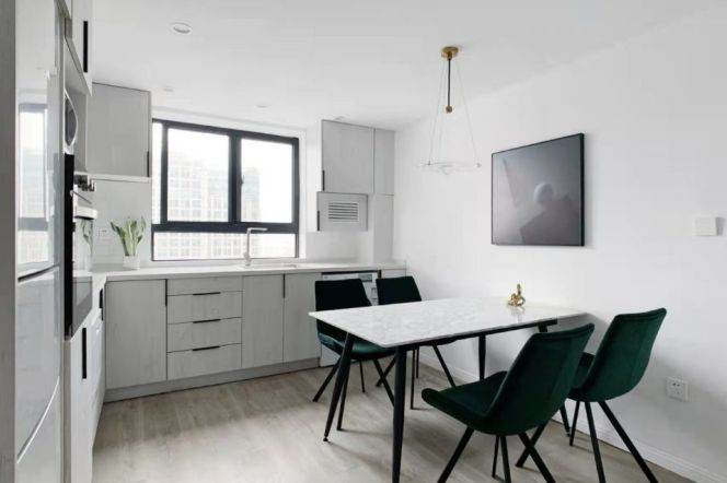 Elevator Spacious 2Br/1Lr/1Bt Close to L2/7/14 Jing’an Temple Station 