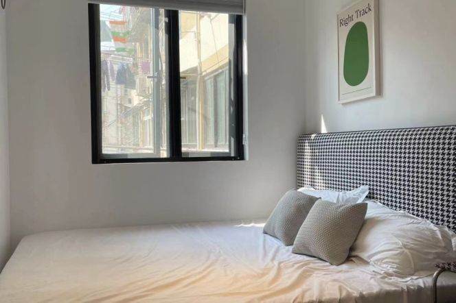 Bright&Spacious 1Bdr 1Bath Apt+L2/3/4 Zhong Shan Park+Large Covered Balcony+3F Walk Up