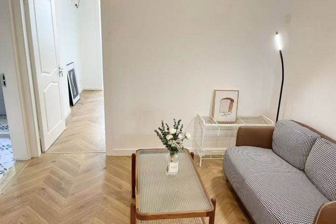 Bright and cozy 1 br 1 lr w elevator near iapm 