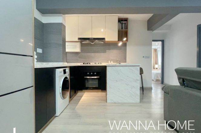 Spacious&Nice Elevator 2Bdrs 1Bath Apt+L13/14 Wu Ning Rd Metro+Jing An Temple