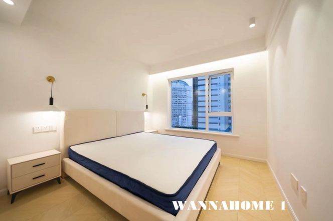 Large Covered Balcony+Spacious&Bright 2Bdrs 1Baths Apt+Top Compound+Jing'an Temple +Free Club