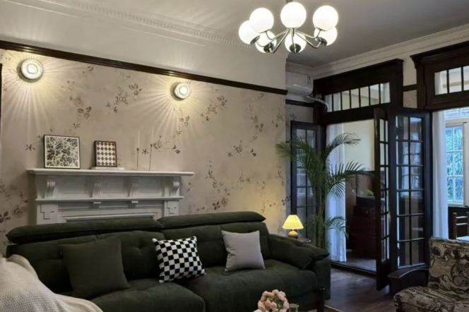 Beautiful&Huge 1br with balcony near Changshu Road