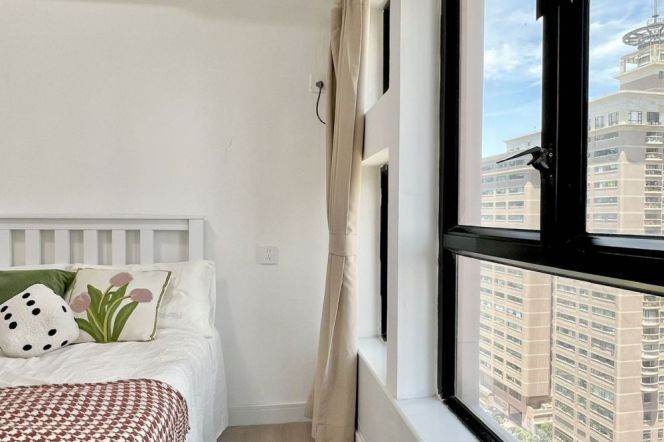 cozy room with big windows near Hanzhong rd, close to TJU/ECNU/ESSCA,advance booking accepted 
